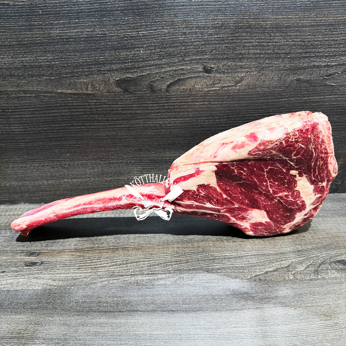 TOMAHAWK, RED & WHITE